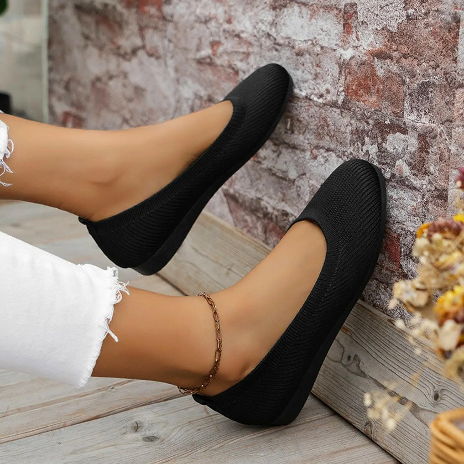 Stylish knitted ballet flats